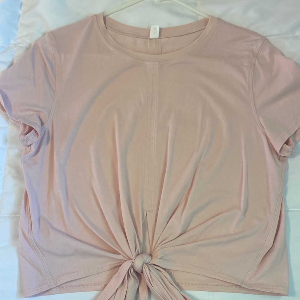 light pink lululemon tee
